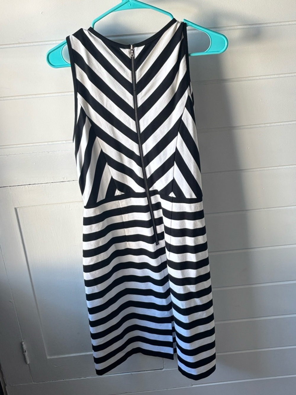Loft Dress - Picture 3 of 4